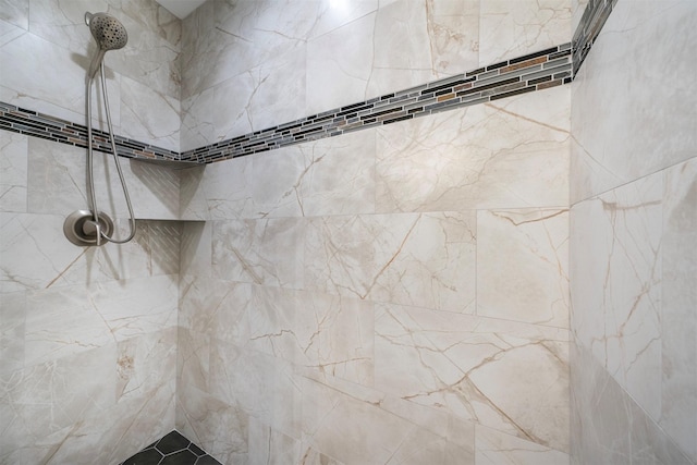 bathroom featuring tiled shower