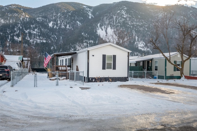 view of front of home with a mountain view