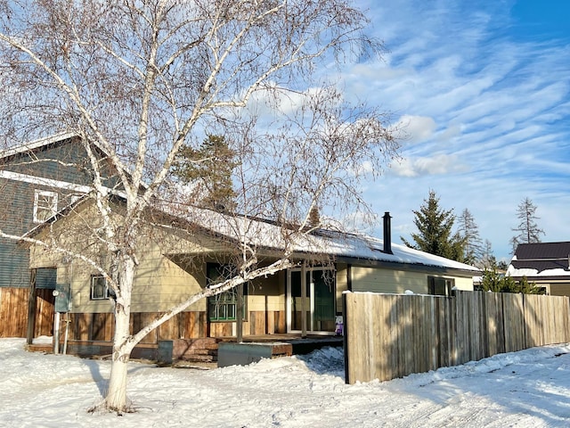 view of front of house featuring fence