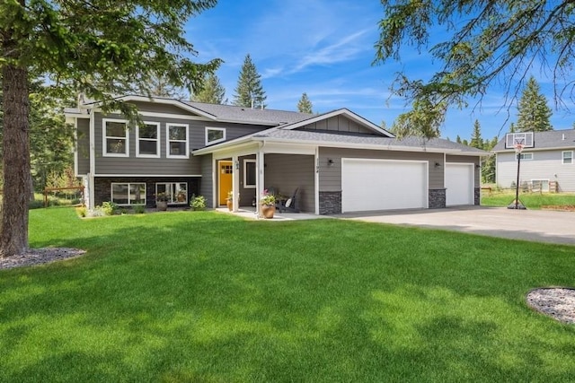 view of front of property featuring a garage and a front yard