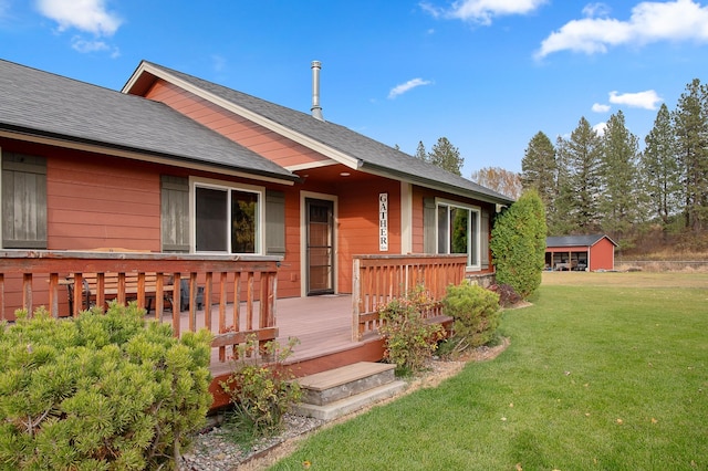 view of front of property with a front lawn