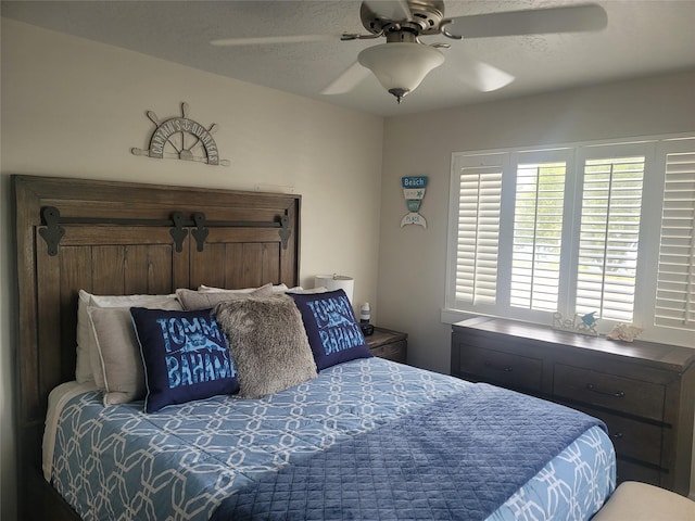 bedroom featuring ceiling fan