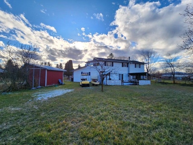 view of yard with an outdoor structure