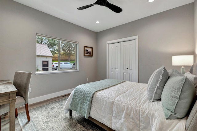 bedroom featuring ceiling fan, hardwood / wood-style floors, and a closet