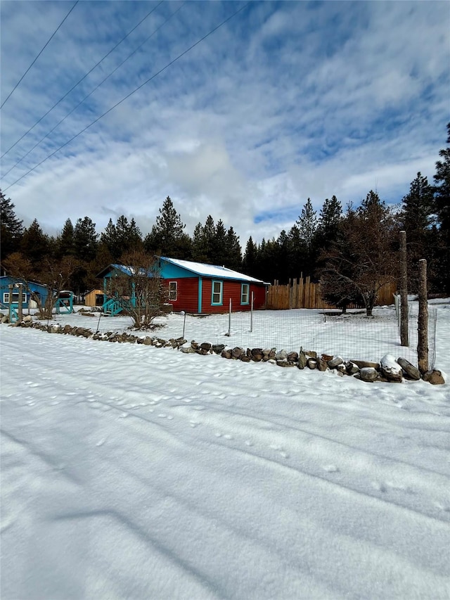 view of yard layered in snow