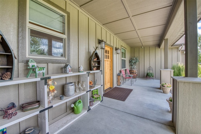 view of patio featuring covered porch