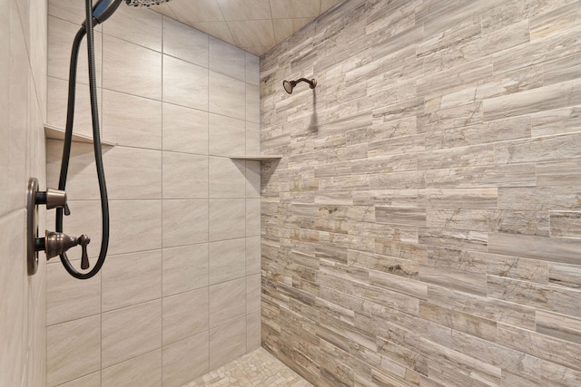 bathroom featuring tiled shower