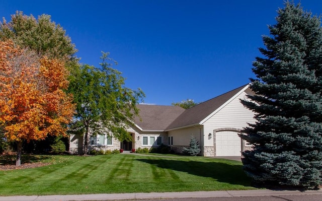 view of front facade with a garage and a front yard