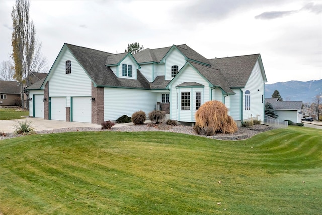 view of front of home with a mountain view and a front yard