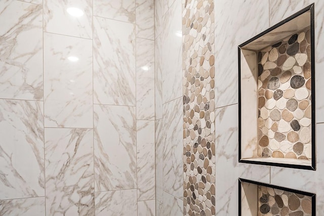 full bath with tiled shower