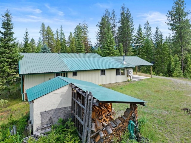 back of house featuring a yard