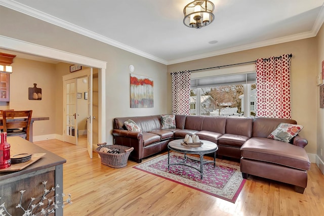 living room featuring hardwood / wood-style flooring and crown molding