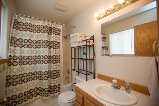 full bathroom featuring shower / tub combo with curtain, vanity, and toilet