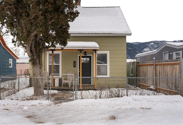 bungalow-style home with a mountain view