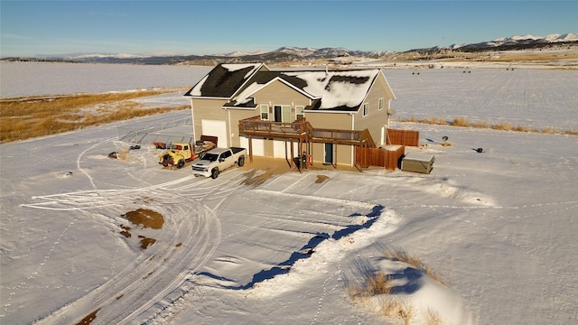 view of front of house featuring a mountain view