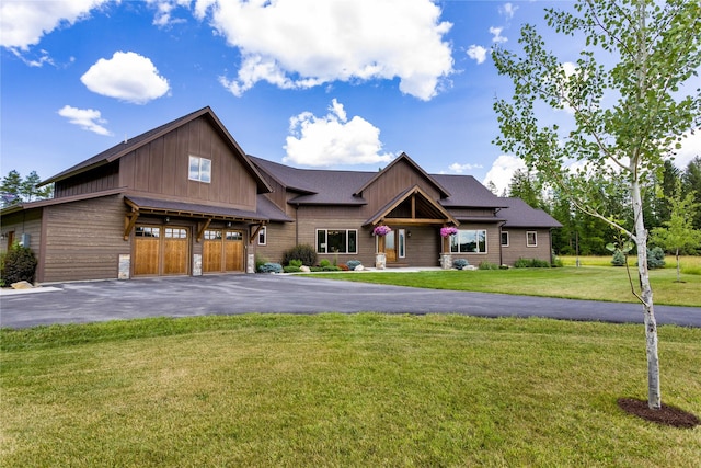 craftsman house with a front lawn