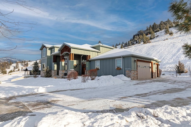 view of front facade with a garage