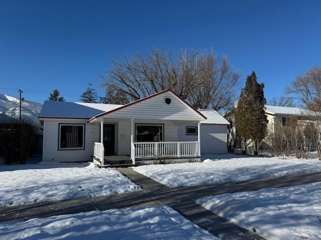 view of front of property with covered porch