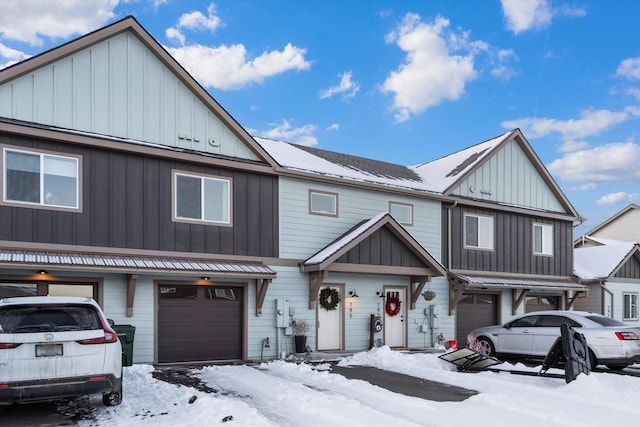 view of front of house with a garage