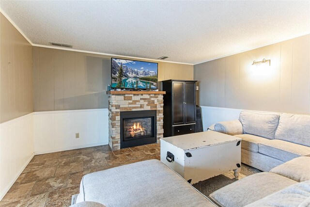 carpeted bedroom featuring a closet and ceiling fan