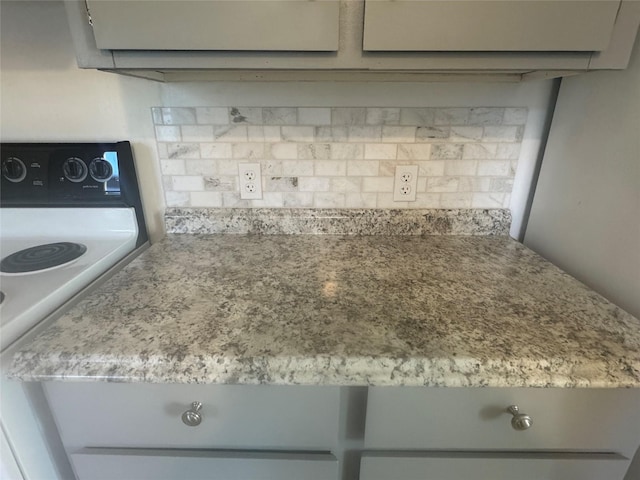 room details featuring tasteful backsplash, gray cabinetry, and electric stove