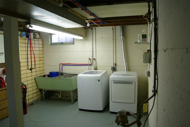 laundry area featuring sink and washer and dryer