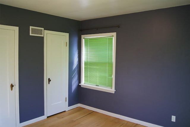 unfurnished room featuring light hardwood / wood-style floors