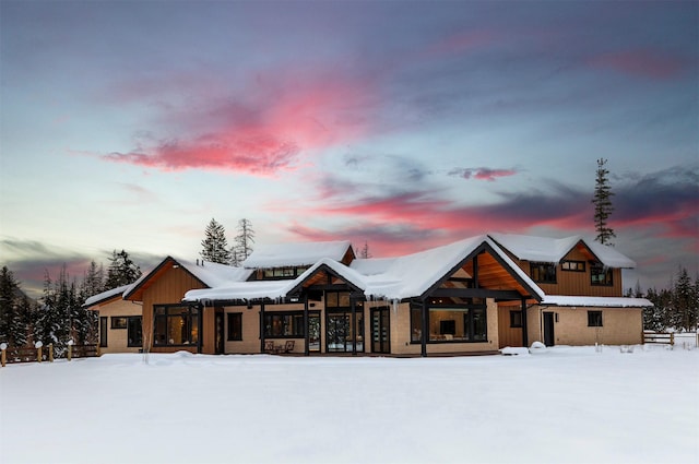 view of modern farmhouse style home