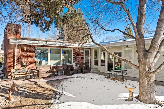 view of front facade featuring a patio