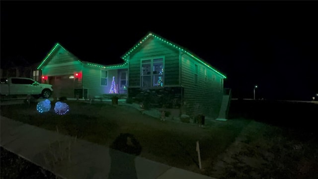 view of front of property featuring a garage