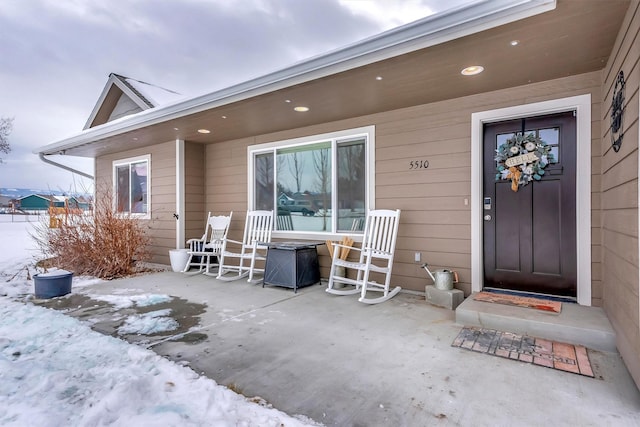 property entrance featuring covered porch