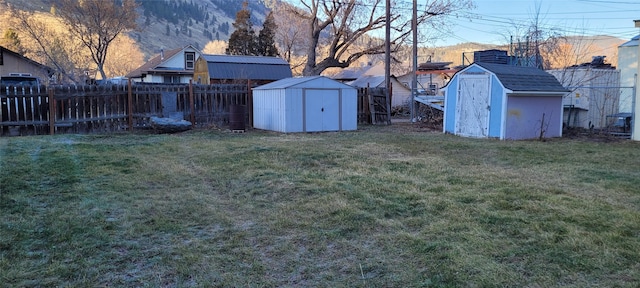 view of yard with a storage shed