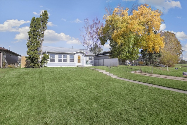 view of front of property with a front yard