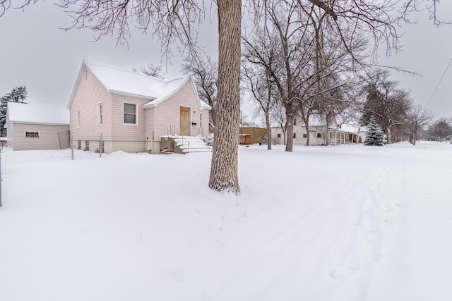 view of yard layered in snow