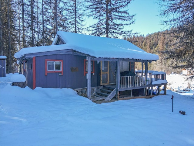 view of front of home featuring a wooden deck