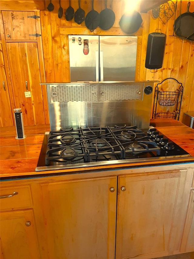 kitchen featuring decorative backsplash and appliances with stainless steel finishes