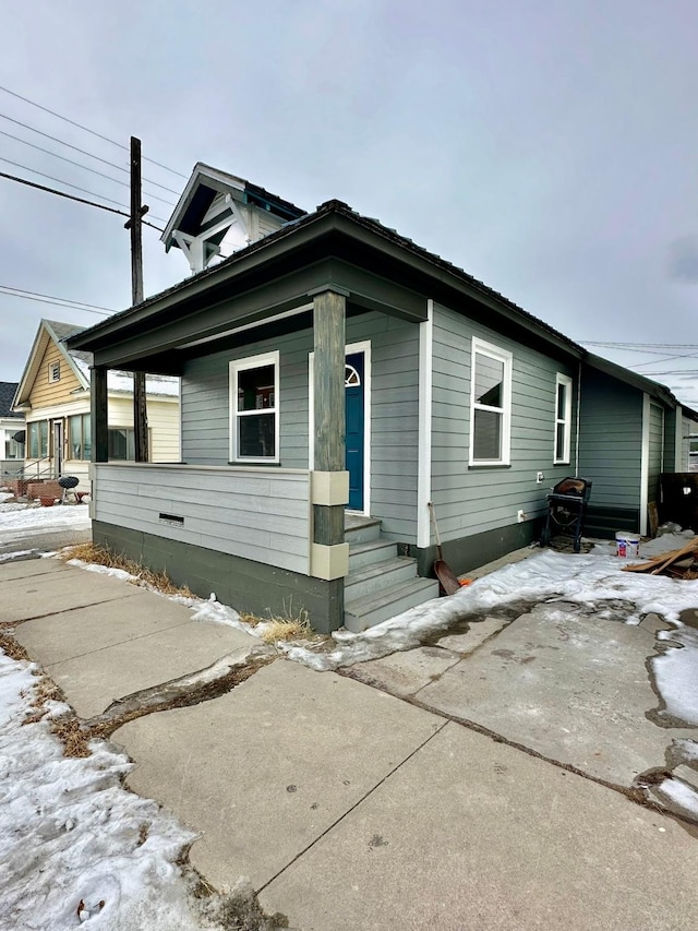 view of front of house featuring covered porch