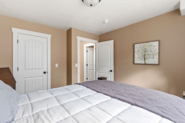 bedroom featuring a textured ceiling and a closet