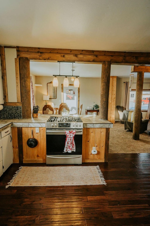 kitchen featuring pendant lighting, backsplash, dark hardwood / wood-style flooring, kitchen peninsula, and gas stove