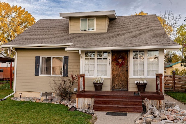 view of front of property with a front yard