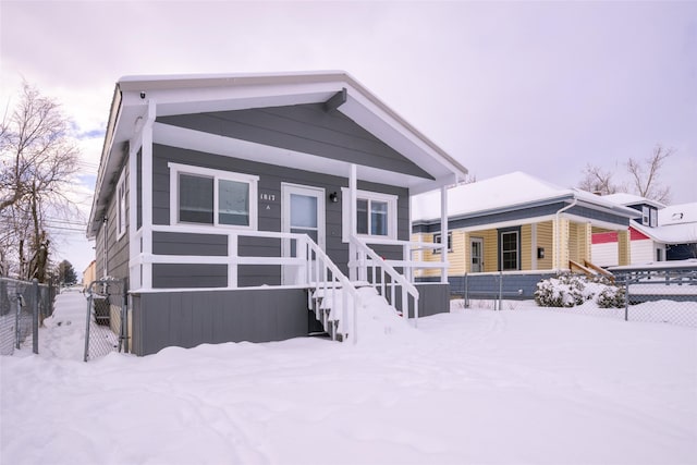 view of front of home with covered porch and fence