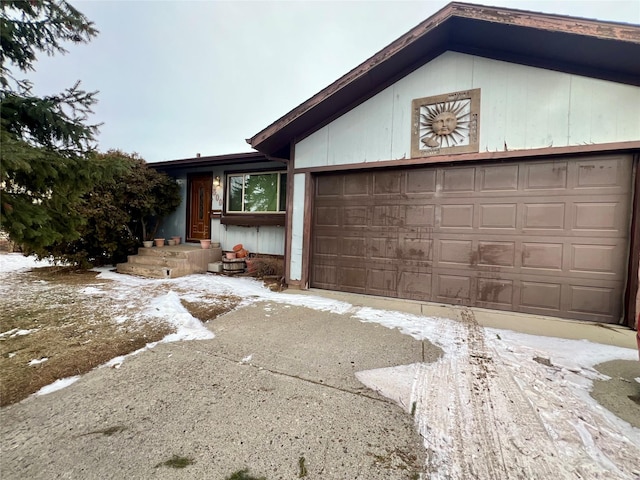 view of front facade featuring a garage and concrete driveway