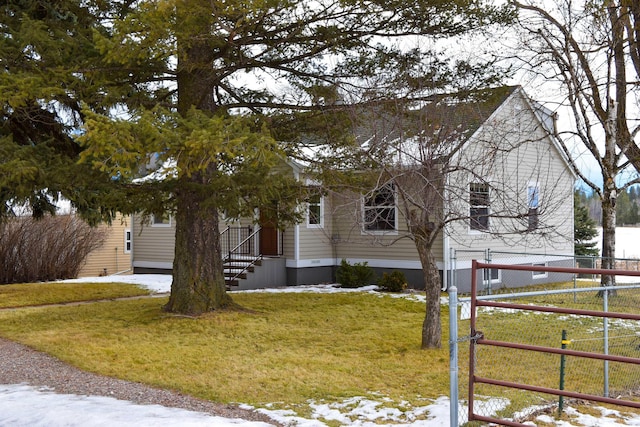 view of front of home featuring a lawn