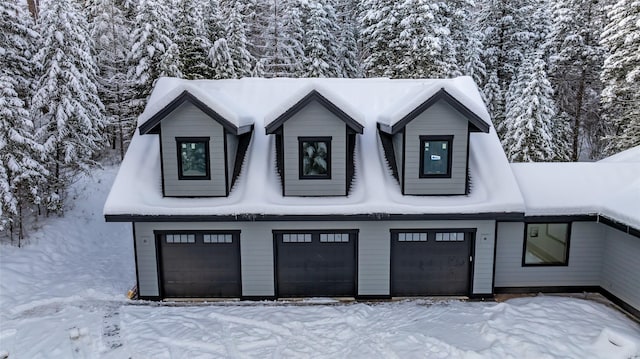 view of front facade with a garage