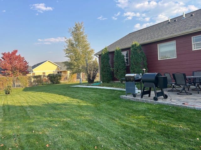 view of yard with a patio