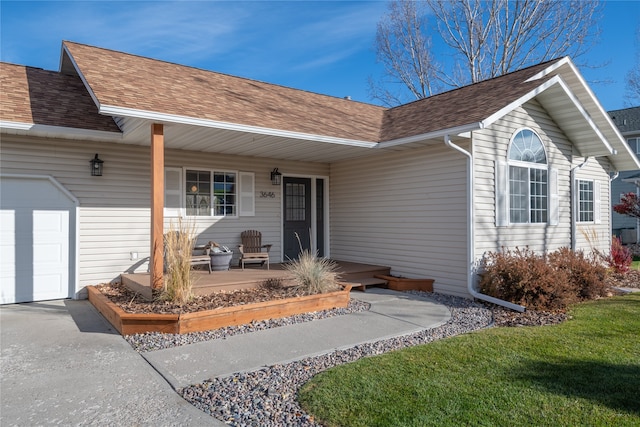 view of front facade featuring a porch and a garage