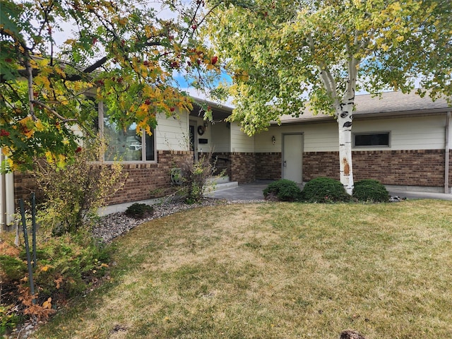 116 29th Ave NE, Great Falls, MT 59404 - view of front facade featuring brick siding and a front yard