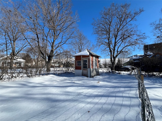 view of yard layered in snow