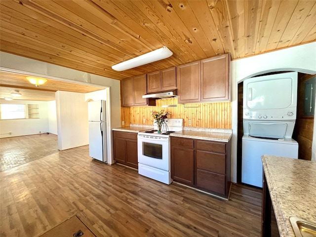 kitchen with dark hardwood / wood-style floors, refrigerator, white electric stove, stacked washer / drying machine, and wood ceiling