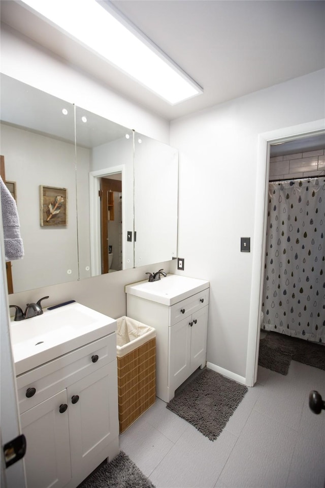 bathroom with a shower with curtain and vanity